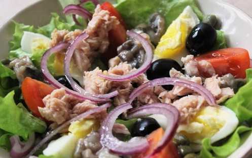 Salate cu ton conservat