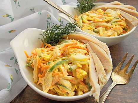 สลัดกับไก่รมควันและแครอทเกาหลี