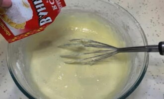 Pagkatapos ay idagdag ang vanillin sa panlasa. Pagkatapos ay idagdag ang vanillin sa panlasa.