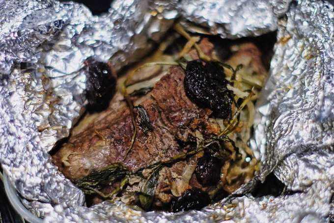 Carne de vită coaptă în folie la cuptor