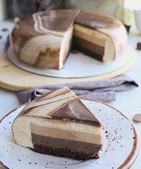 Tort mousse Trei ciocolate