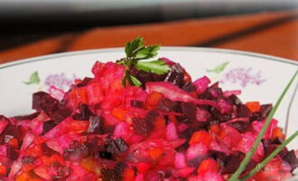 Roer de vinaigrette door en serveer. Roer de vinaigrette door en serveer.