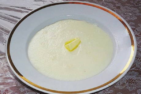 Cháo bột báng với sữa