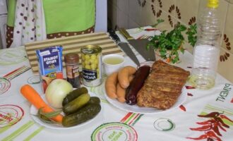Hoe bereid je een mengelmoes van gemengd vlees met worst, citroen en olijven? Bereid alle ingrediënten voor, zodat u later geen tijd verspilt met zoeken. Neem een pan met dikke bodem, vul deze met water, doe de varkensfilet erin en plaats deze op het vuur. Hoe bereid je een mengelmoes van gemengd vlees met worst, citroen en olijven? Bereid alle ingrediënten voor, zodat u later geen tijd verspilt met zoeken. Neem een pan met dikke bodem, vul deze met water, doe de varkensfilet erin en plaats deze op het vuur.