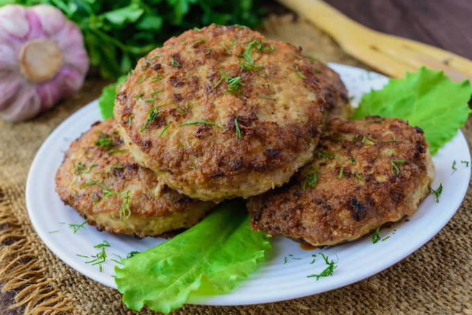 Minced beef cutlets