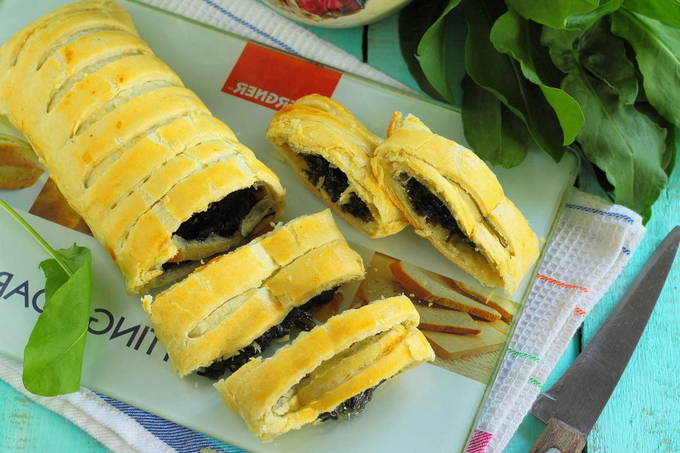Bánh với cây me chua trong lò