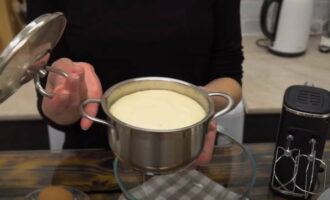 Passada una hora, comproveu la massa i deixeu la cassola amb la massa acabada a temperatura ambient.