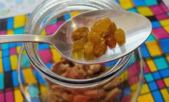 Rentar i assecar les panses. Afegiu-lo a la resta d'ingredients.