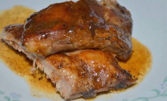 Coaste de porc, rumene și suculente în interior, sunt gata! Așezați-le pe farfurii și răsfățați-le celor dragi!