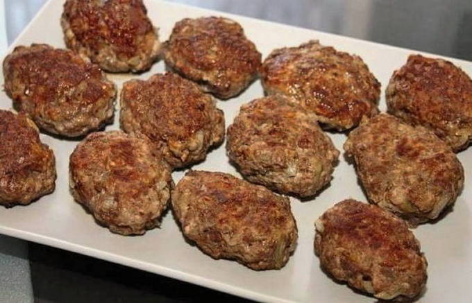 Minced pork at beef cutlets
