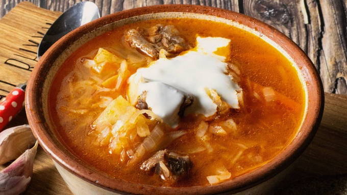 Antiga sopa de col russa