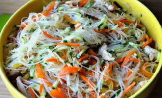 Dahan-dahang ihalo ang lahat ng sangkap at ayusin ang asin ayon sa panlasa.
