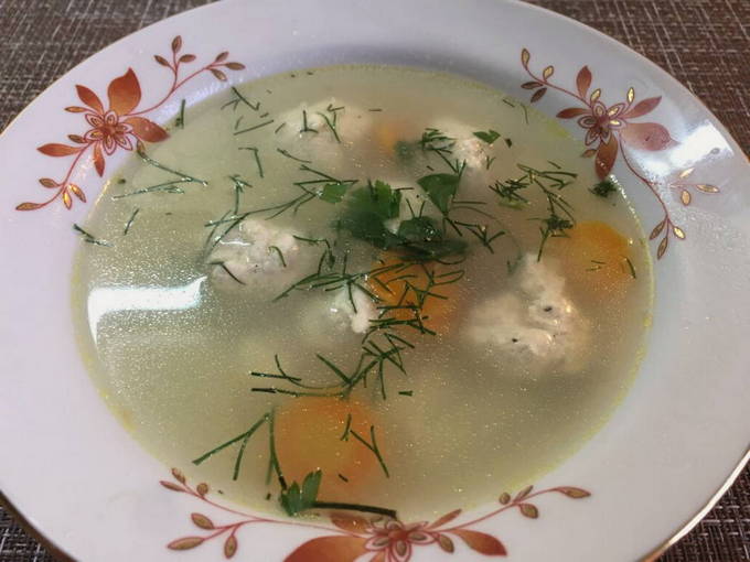 Sopa de mandonguilles de pollastre