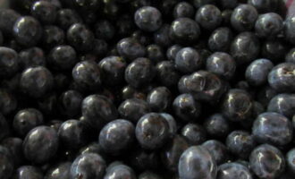 Com preparar la compota de nabius per a l'hivern en un pot de 3 litres? Triem els nabius i després els esbandim bé sota l'aigua.