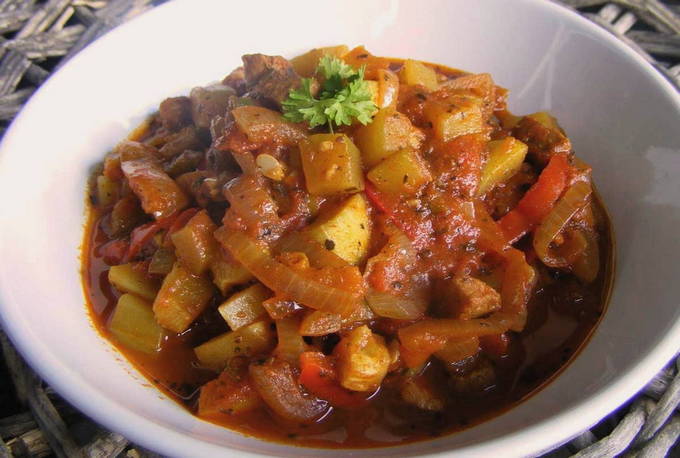 Tocană de legume cu carne