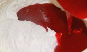 Kết hợp khối nho với kem protein.