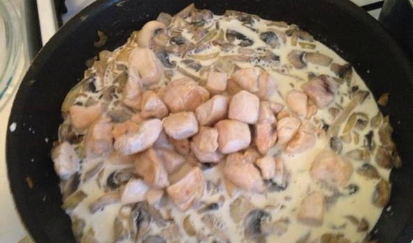 Pasta met kip en champignons in romige saus