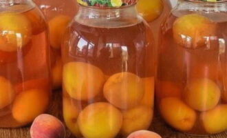 Lăsați compotul din borcan să se răcească la temperatura camerei, apoi depozitați produsul într-un loc răcoros.