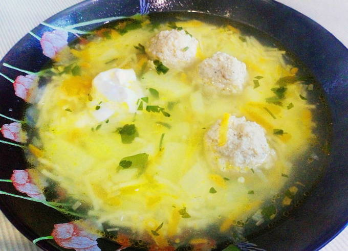 Canh thịt viên và bún