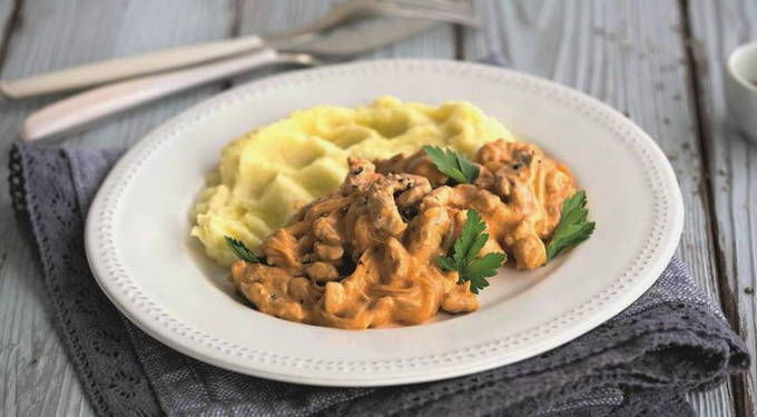 Stroganoff carne de porc in sos de smantana