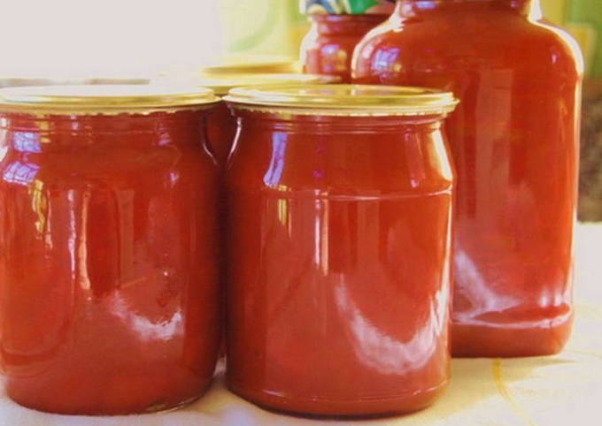 Ketchup din roșii și ardei gras pentru iarnă