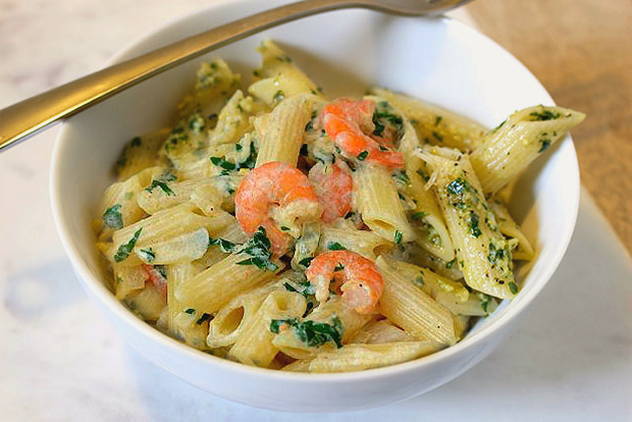 Paste cu fructe de mare in sos cremos