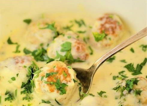 Mandonguilles en salsa cremosa