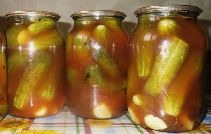 Castraveți cu ketchup chili pentru iarnă