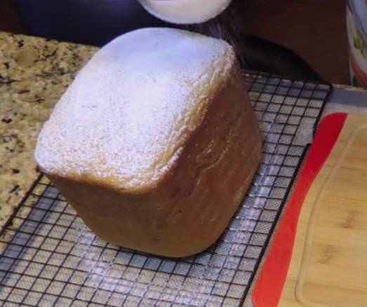Pastís de Pasqua en una màquina de pa
