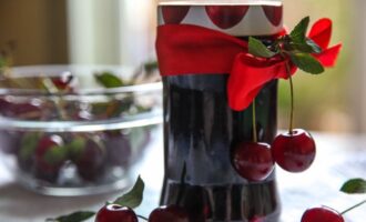 Ang winter cherry jam ay handa na. Itabi ito sa isang malamig na lugar.
