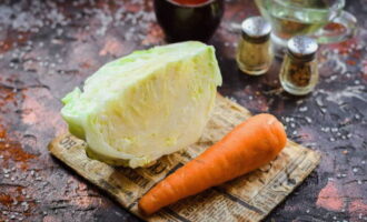 Com fer col adobada cruixent amb salmorra calenta instantània? Rentem i netegem bé les verdures. Com fer col adobada cruixent amb salmorra calenta instantània? Rentem i netegem bé les verdures.