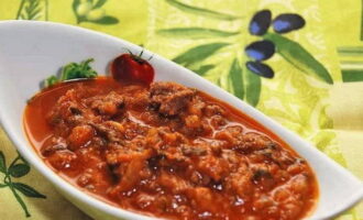 Den läckra klassiska Bolognesesåsen är klar. Använd den för att göra pasta eller lasagne. 