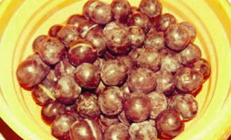 Paano maghanda ng makapal na cherry plum jam para sa taglamig? Hugasan ang cherry plum at alisin ang mga buto sa anumang maginhawang paraan.