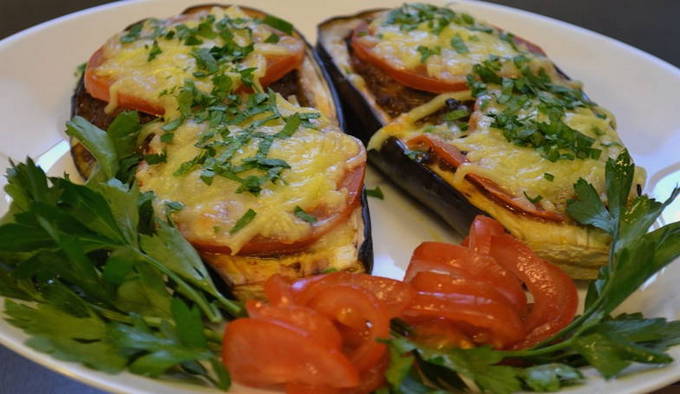 Aubergine med köttfärs i ugnen