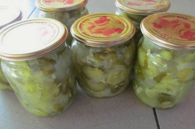 Salată de castraveți regele de iarnă pentru iarnă