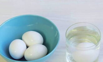Spoel ze goed af met een borstel onder heet water.