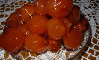 เทแยมที่เสร็จแล้วลงในขวดแล้วปิดให้แน่น อร่อย!