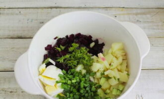 Voeg de greens toe aan de rest van de ingrediënten.