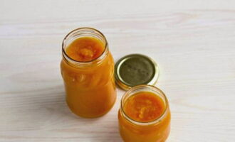 El puré resultant es pot congelar. Segona opció de preparació: posar el puré en pots esterilitzats, tapar-los amb tapes i esterilitzar en aigua bullint durant 40 minuts.