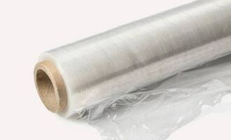 I-wrap ang mangkok sa cling film at ilagay sa refrigerator. Iwanan ang karne upang mag-marinate sa loob ng 8 oras. Pinakamabuting gawin ito sa gabi. 