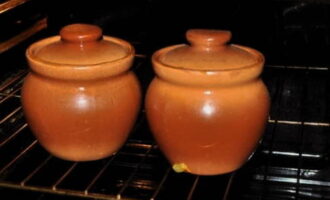 Bedek de dumplings met deksels en bak 35 minuten op 190 graden.