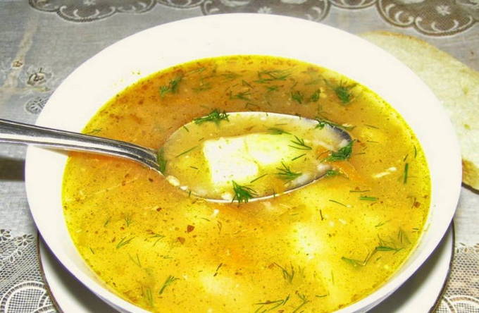 Sopa de peix de salmó rosa en conserva