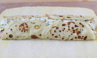 Verpak de vulling in pannenkoeken.
