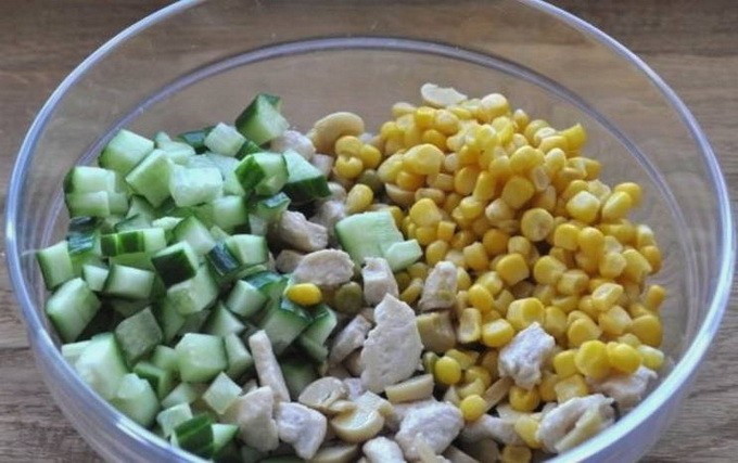 Salata de pui afumat