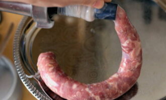 Tapem el pollastre a l'intestí de porc net.