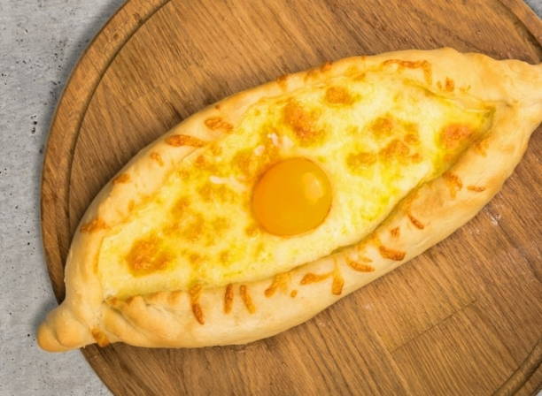 Adjarian Khachapuri Barcă cu Ou