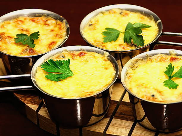 Julienne cu pui si ciuperci cu crema la cuptor