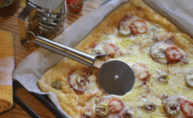 Pizza de foietaj la cuptor