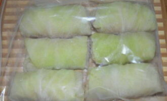 Cum să gătești sarmale congelate? Nu este nevoie să le dezghețați mai întâi, altfel produsul se poate destrăma. Cum să gătești sarmale congelate? Nu este nevoie să le dezghețați mai întâi, altfel produsul se poate destrăma.