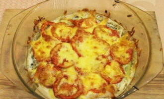 Kook het gerecht 30-40 minuten in de oven, voorverwarmd tot 180 graden.